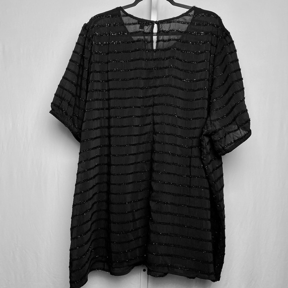 NWT Womenʻs Plus Size Torrid Abbey Lurex Chiffon Black Short Sleeve Blouse 6X - Picture 6 of 6
